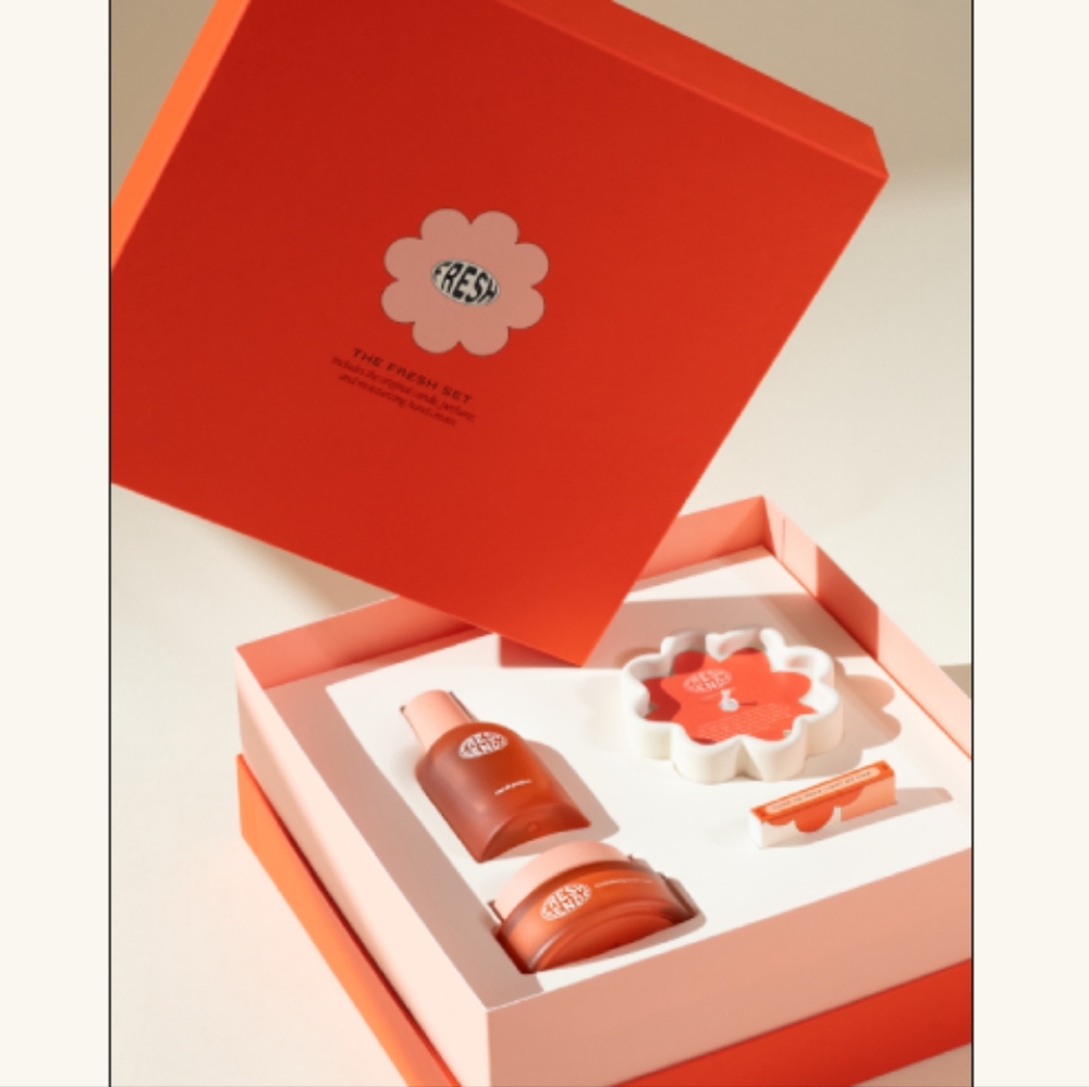 THE FRESH SET Boxed Gift Set Collab Scent, Hand Creme And Candle NEW